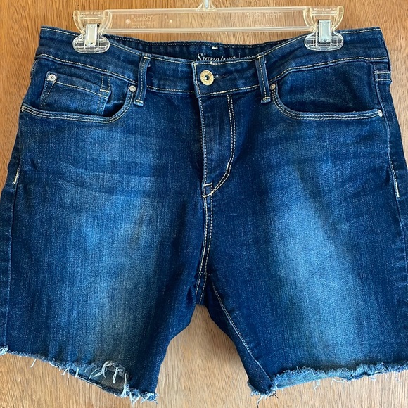 Signature Levi Strauss & Co Modern Skinny Shorts Sz 14 - 32W - Picture 1 of 7